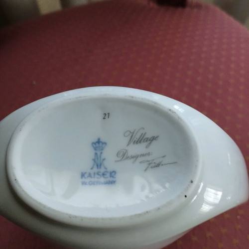 Porcelain vase Kaiser W Germany like new, White Village design