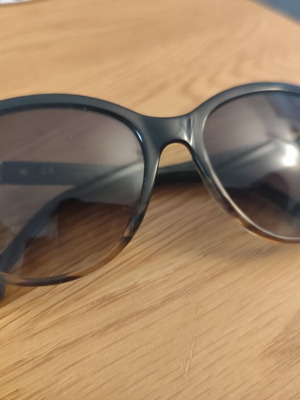 Carolina Herrera sunglasses like new, green multicolor