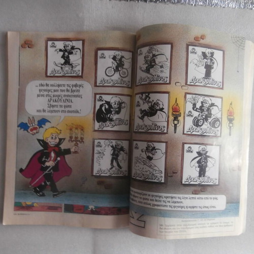 Mickey Mouse almanac and used issues with Dracoulinia sticker album