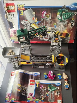 Lego 7596 Toy Story 3 used with figures, box and booklets