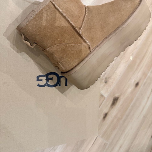 Ugg boots new, size 38, beige