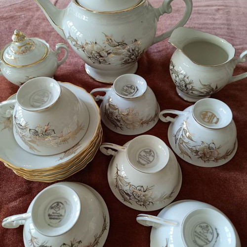 Hutschenreuther tea set for 6 people, German porcelain, like new, ivoire with gold motifs