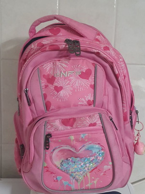 Ученическа раница за момиче от начално училище розова със сърца като нова