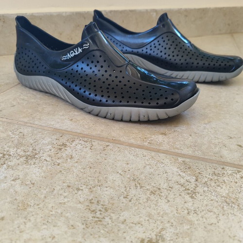 Aqua Water Shoes Size 42 Like New, Made in Italy