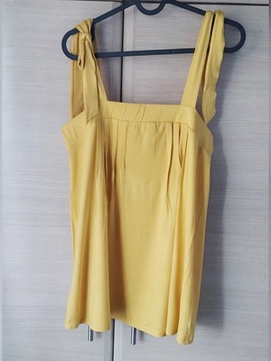 Benetton blouse with adjustable straps like new, size M