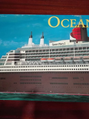 Revell model Queen Mary 2 scale 1:400 like new with paints and brushes