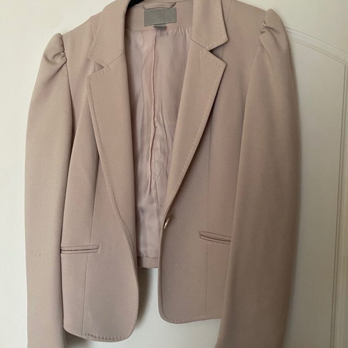 H&M jacket used in soft pink rose color