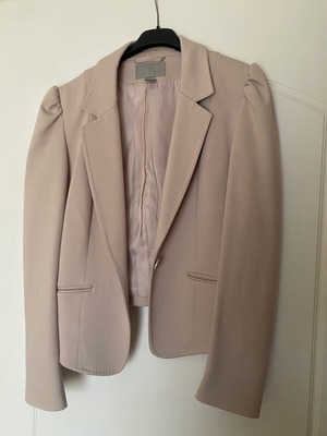 H&M jacket used in soft pink rose color