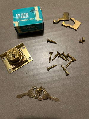 Golddoor lock with 2 keys and box new