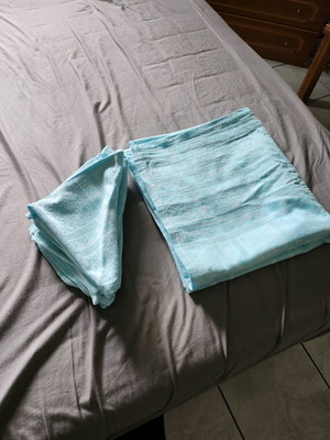 Tablecloth and napkins used, blue, 140x130cm and 6 pieces 44x44cm