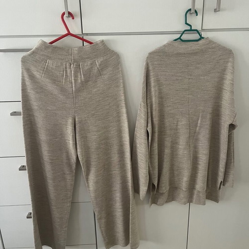 Knitted beige clothing set like new, one size, Ars