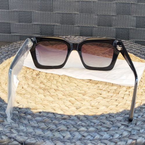 Lussile Women's Sunglasses New Black and Gold
