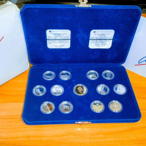 Canada 125 1992 collectible coin set like new with 12 silver proof coins
