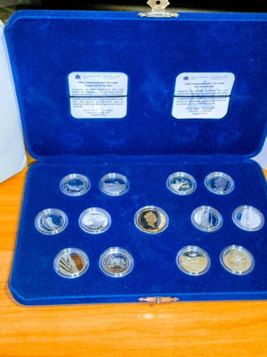Canada 125 1992 collectible coin set like new with 12 silver proof coins