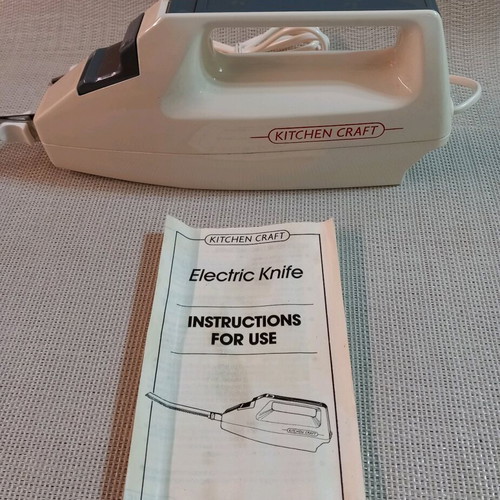 Electric knife like new with double blade
