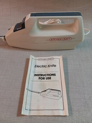 Electric knife like new with double blade