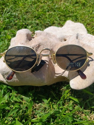 Vintage 90s sunglasses with small gold metal frame, UV 400 protection