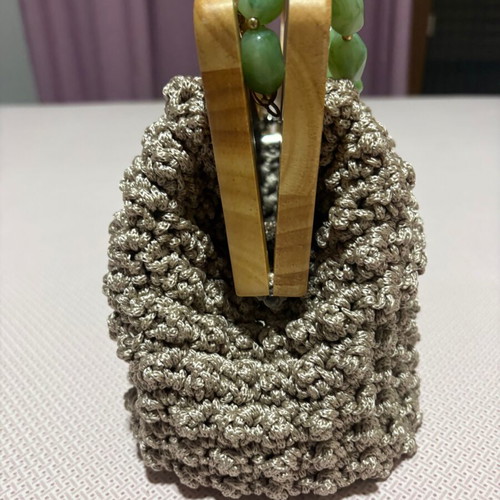 Handmade knitted beige bag with wooden magnetic clasp and beaded handle
