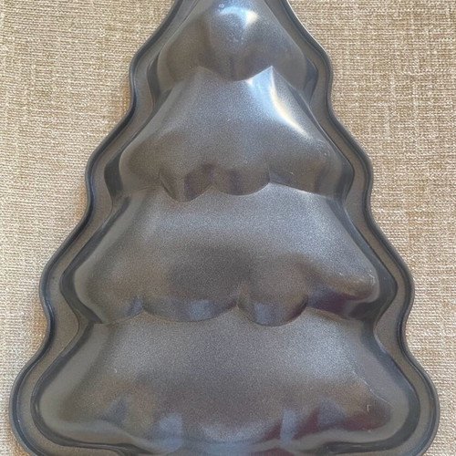 Cake pan with Christmas tree shape like new, small size
