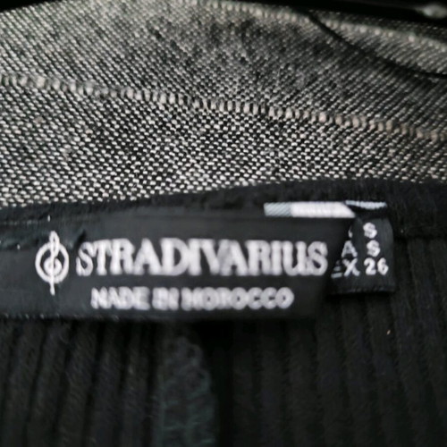 Stradivarius black fitted dress like new, ribbed knit with buttons
