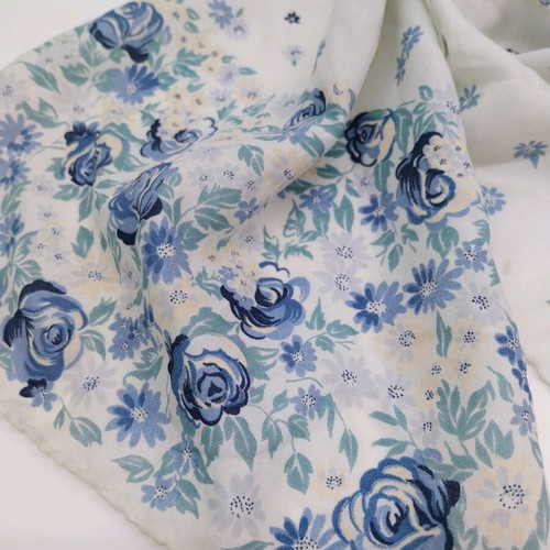 Italian Lucia scarf with beautiful floral design like new