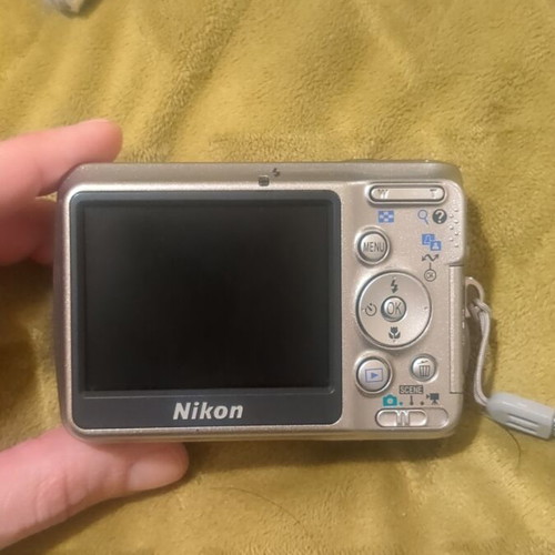Nikon Coolpix L6 camera with 128MB memory card and case