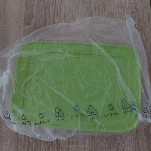 Tupperware container 1L new, food safe plastic