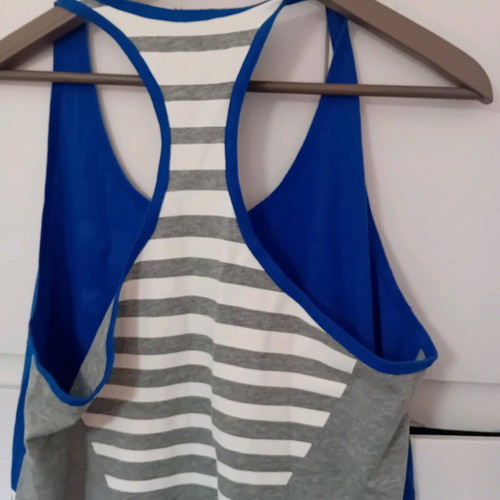 Nike sleeveless t-shirt large like new