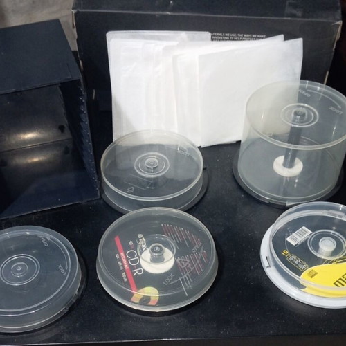Various CD and DVD cases used, about 100 pieces