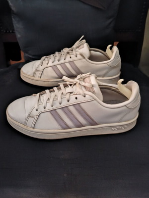 Adidas athletic shoes size 39.5 used, white