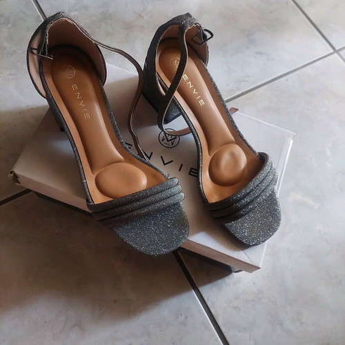 Γυναικεία πέδιλα Envie νούμερο 36 γκρι καινούρια με στρας