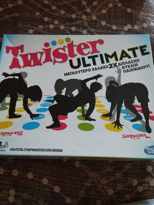 Twister Ultimate board game like new