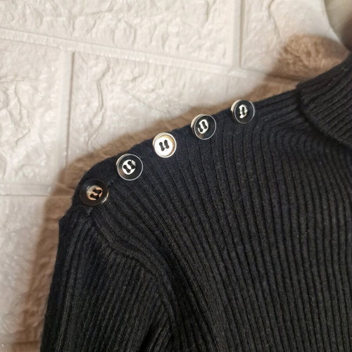 Turtleneck sweater like new with button details