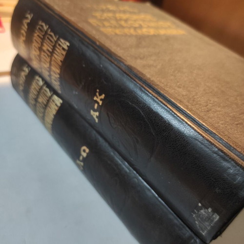 Proias Modern World Encyclopedia like new, two-volume set