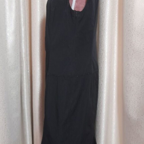 VS black sleeveless dress with round neckline and pleats, size 50