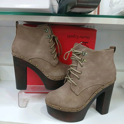 Women's boots new, size 37, beige