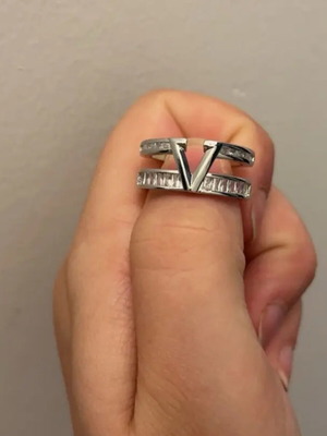 Victoria silver ring new with zircon