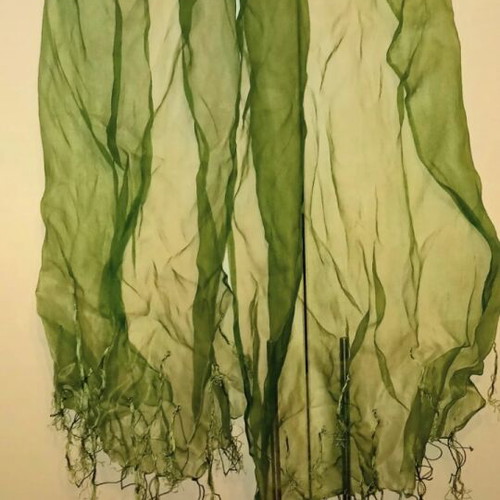 Toi&Moi scarf green like new with tassels