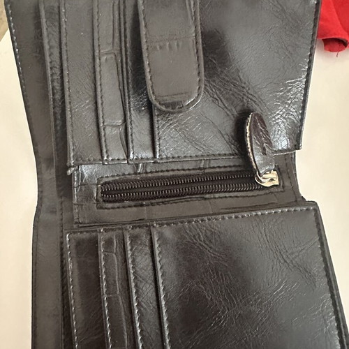 KEM classic black women's wallet with embossed croco texture, like new