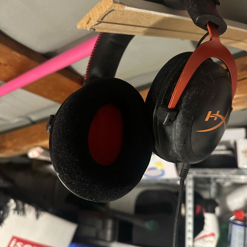 Hyper X headphones used with new ear pads, missing microphone