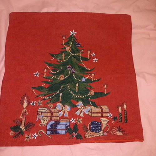 Christmas pillow covers like new, pack of 6