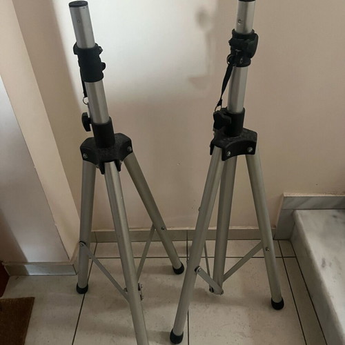 Speaker tripods like new, two pieces