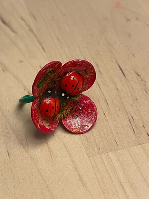 Handmade ring like new, flower shape with red ladybugs