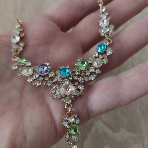 Women's Necklace with Pearls like new, gold tone