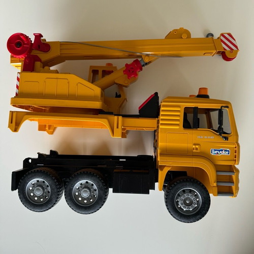 Man TC-4500 Bruder crane used with 360° rotation