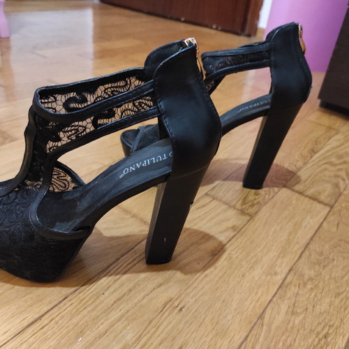 Black lace sandals used, size 39