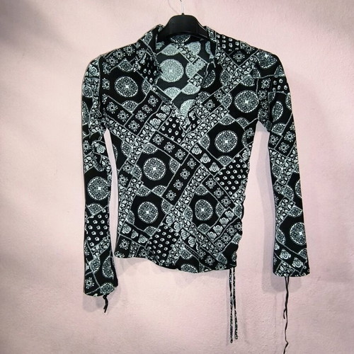 Y2K top with bell sleeves and side ruching like new