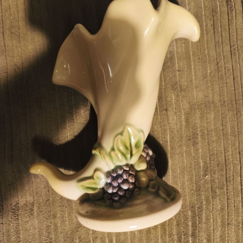 Vintage Hull USA 49 Cornucopia vase like new