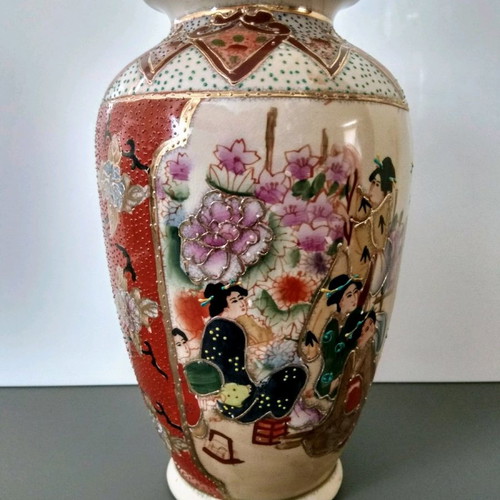 Decorative Chinese vase used, height 26 cm