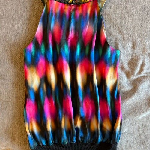 Laltramoda Top like new, colorful abstract print with sequins